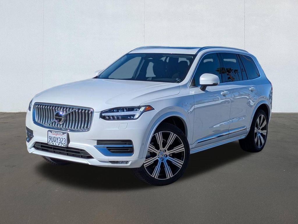 2025 Volvo XC90 B6 Plus Bright Theme 7-Passenger AWD