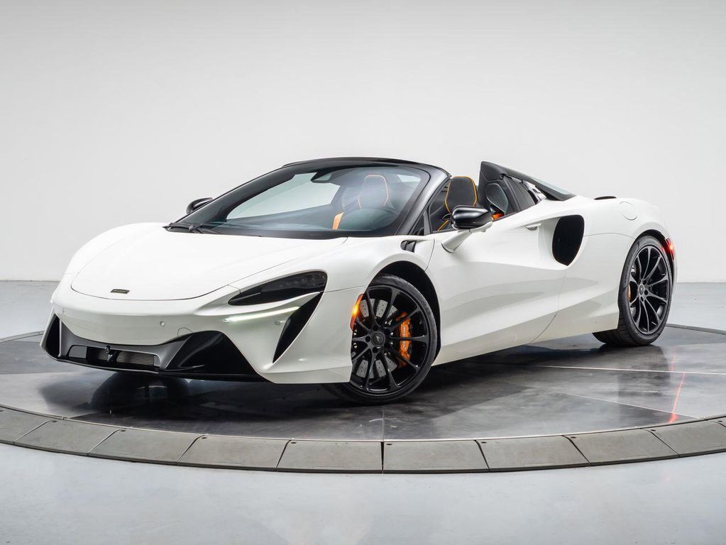 2025 McLaren Artura RWD