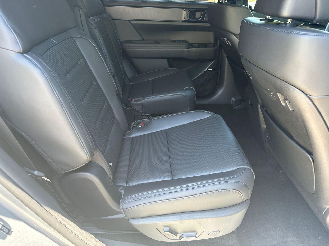 New 2024 Shimmering Silver HYUNDAI Calligraphy FWD image 19