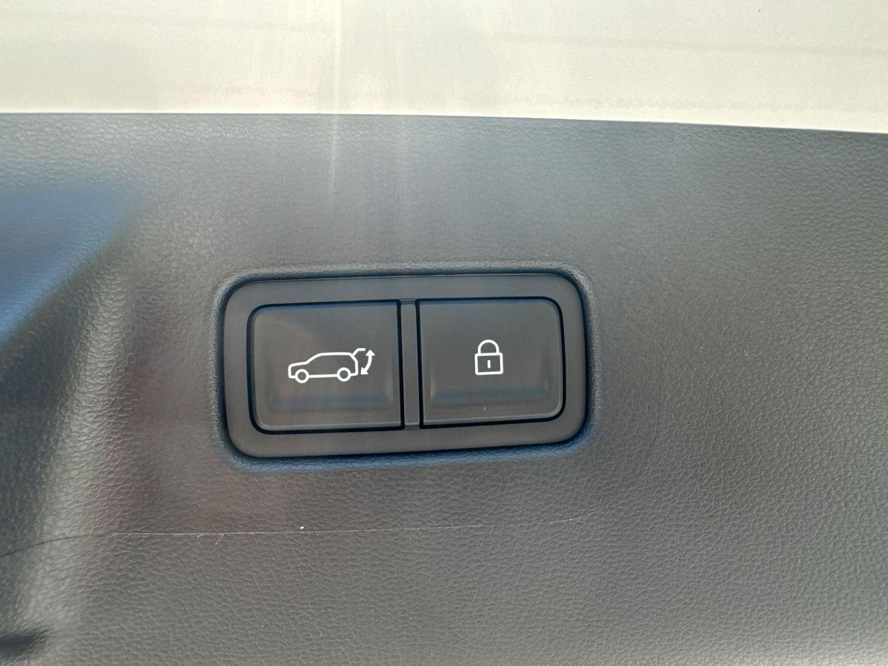 New 2024 Shimmering Silver HYUNDAI Calligraphy FWD image 22
