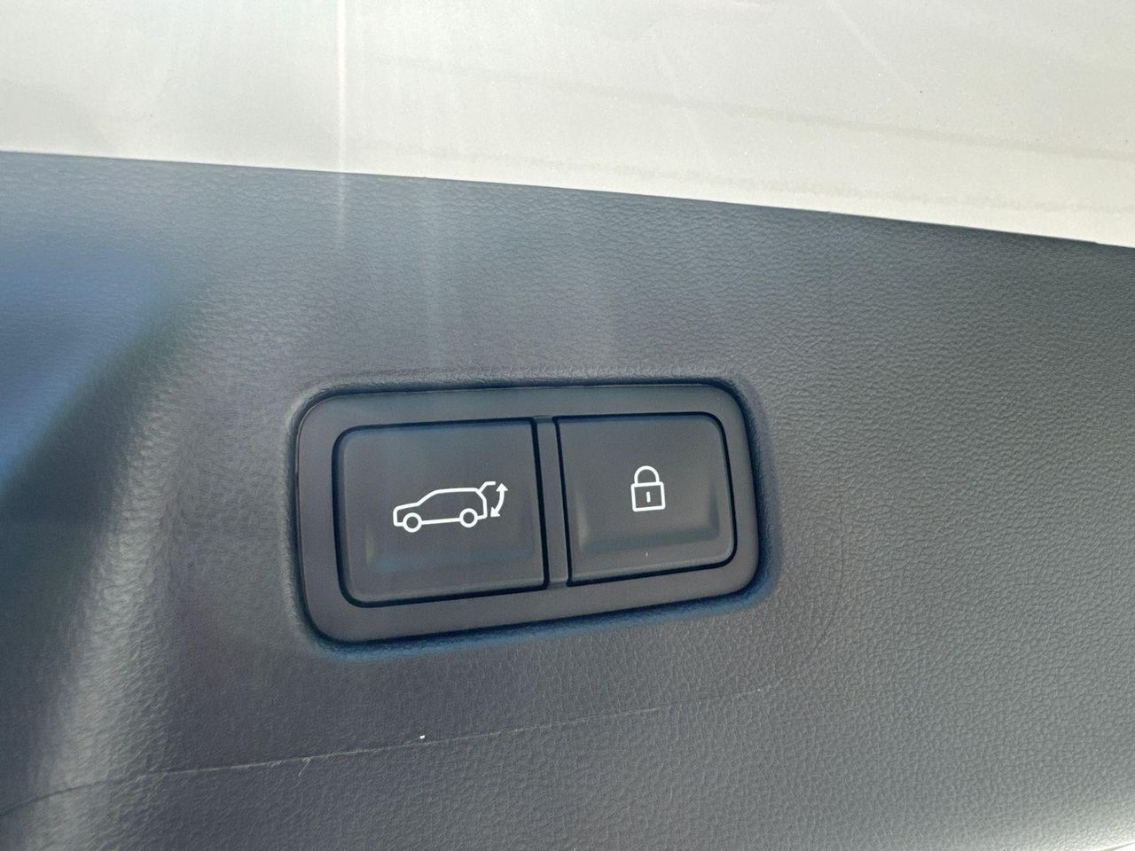 New 2024 Shimmering Silver HYUNDAI Calligraphy FWD image 24