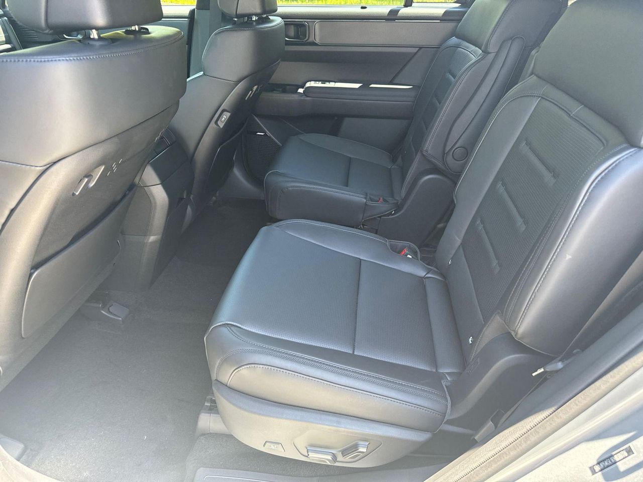 New 2024 Shimmering Silver HYUNDAI Calligraphy FWD image 25