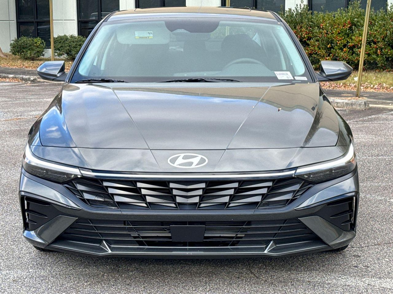 2025 Hyundai Elantra SEL Convenience photo 2