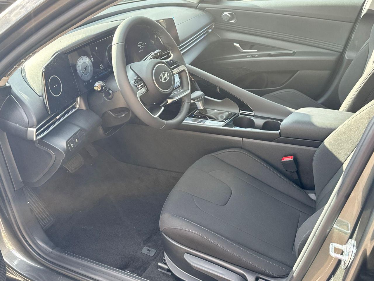 2025 Hyundai Elantra SEL Convenience photo 9