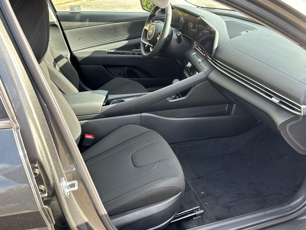 2025 Hyundai Elantra SEL Convenience photo 13