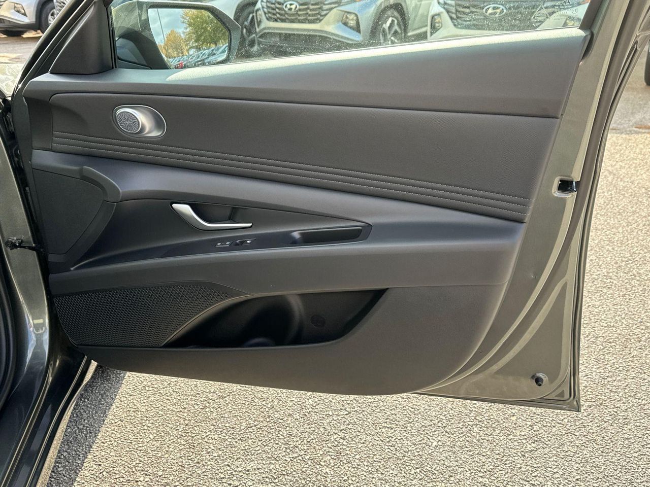 2025 Hyundai Elantra SEL Convenience photo 14