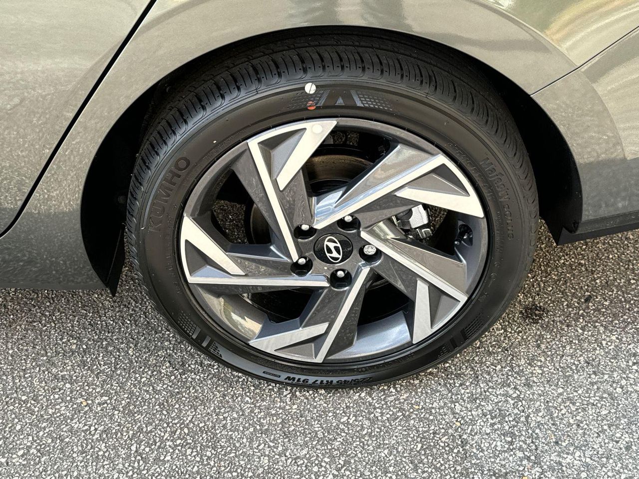 2025 Hyundai Elantra SEL Convenience photo 19