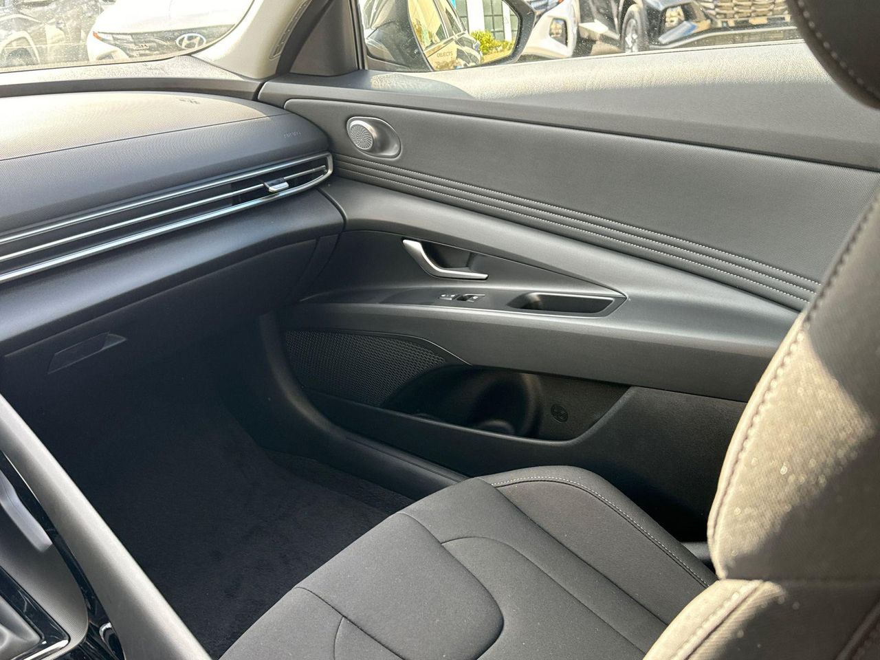 2025 Hyundai Elantra SEL Convenience photo 22