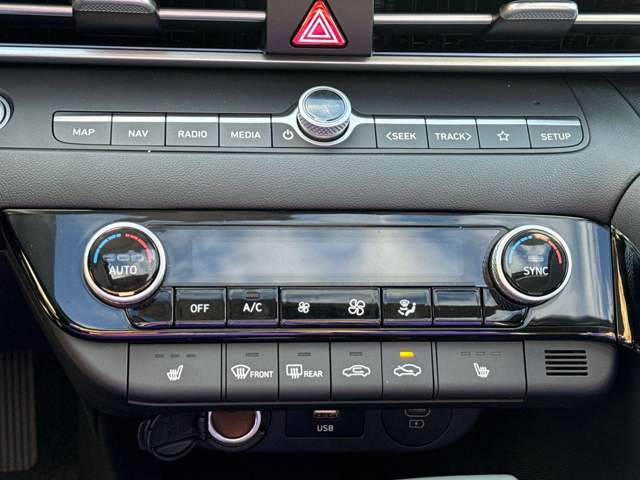 2025 Hyundai Elantra SEL Convenience photo 29