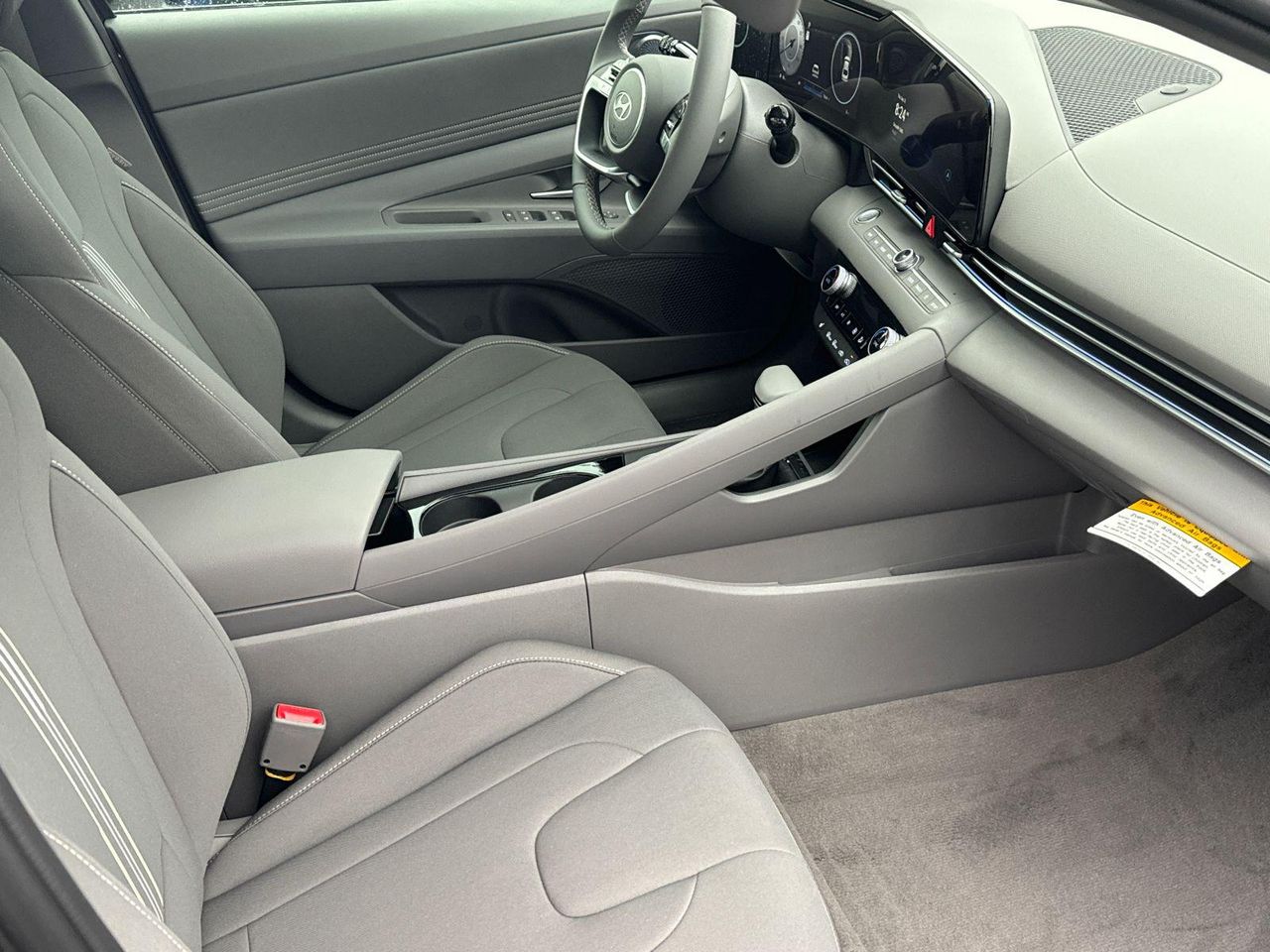 2025 Hyundai Elantra SEL Convenience photo 13