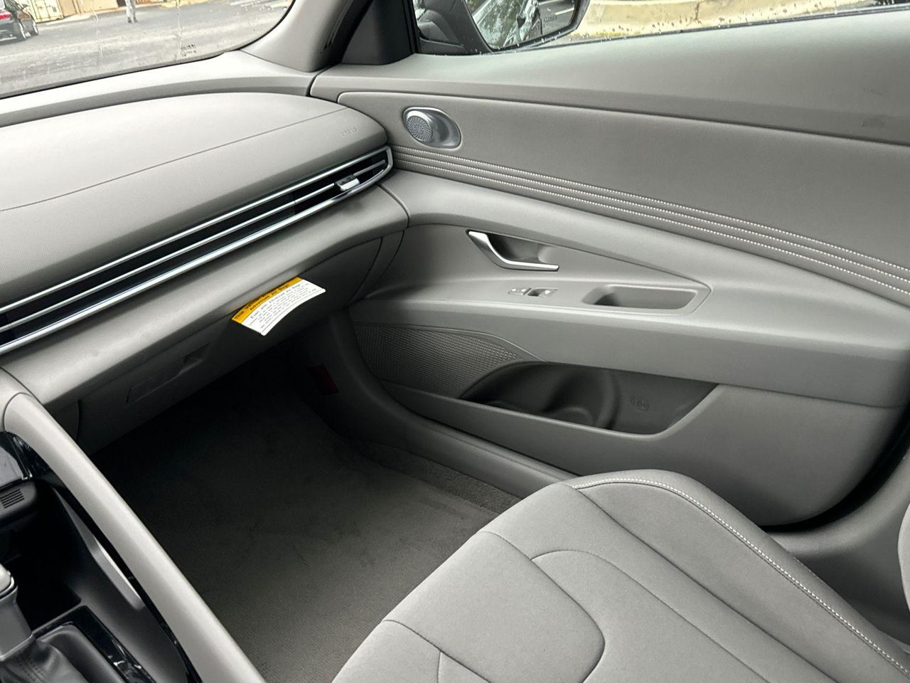 2025 Hyundai Elantra SEL Convenience photo 22