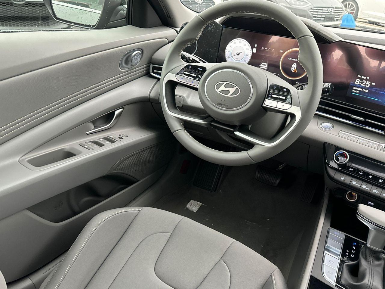 2025 Hyundai Elantra SEL Convenience photo 24