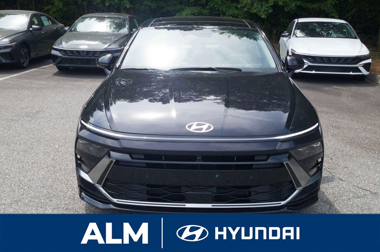 2025 Hyundai Sonata Hybrid Limited photo 2