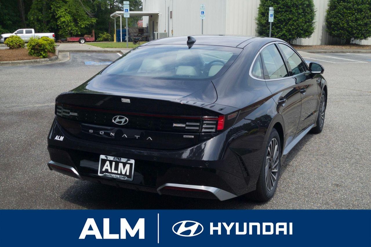 2025 Hyundai Sonata Hybrid Limited photo 3