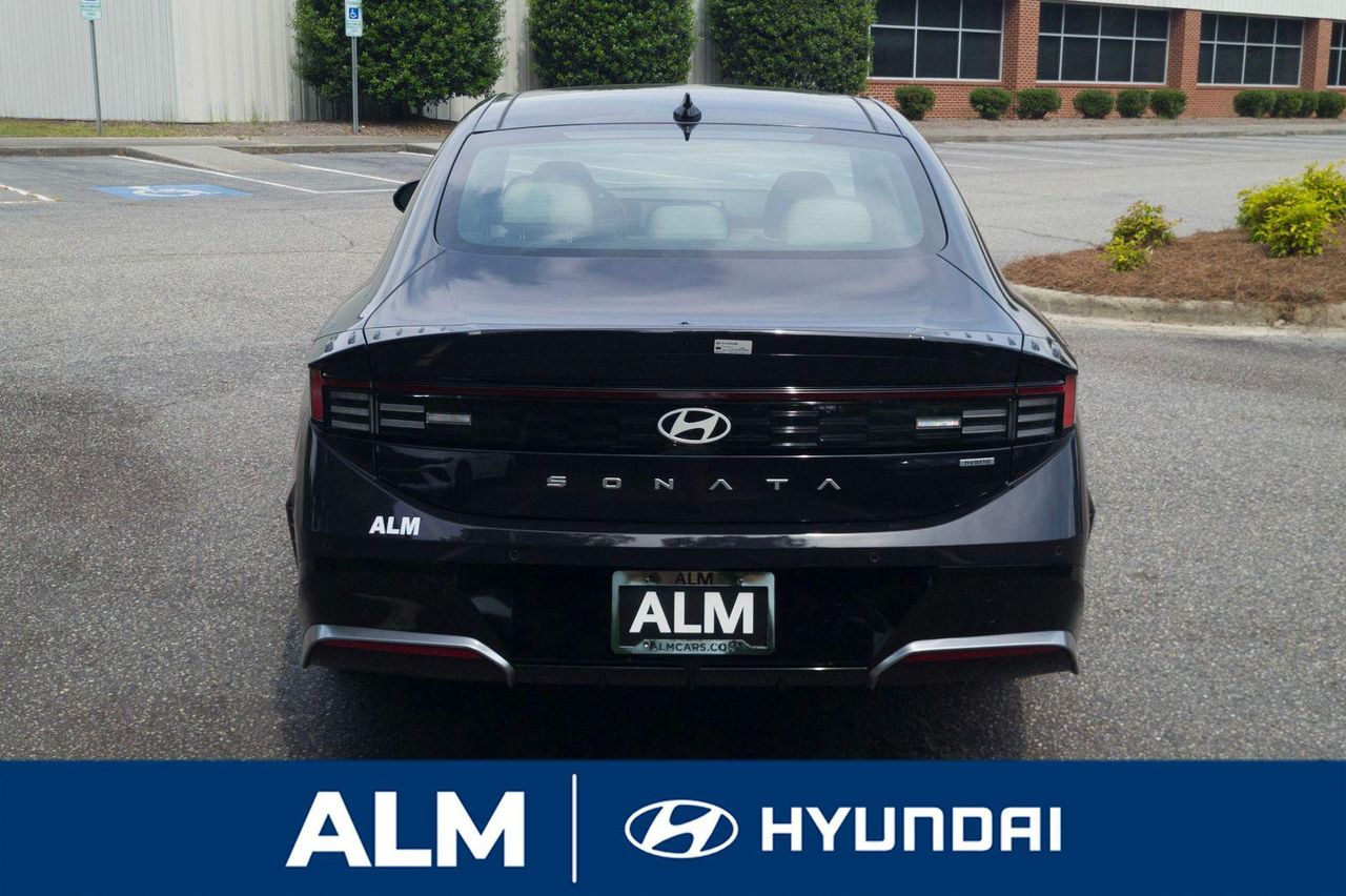 2025 Hyundai Sonata Hybrid Limited photo 4