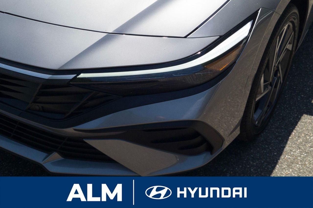 2025 Hyundai Elantra Hybrid SEL Sport photo 4