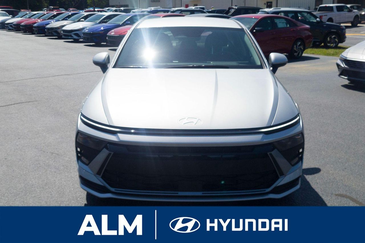 2025 Hyundai Sonata SE photo 2