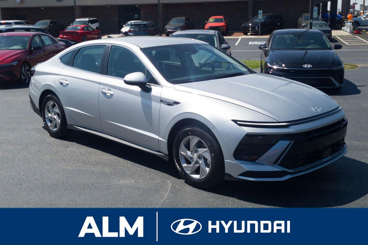 2025 Hyundai Sonata SE photo 3