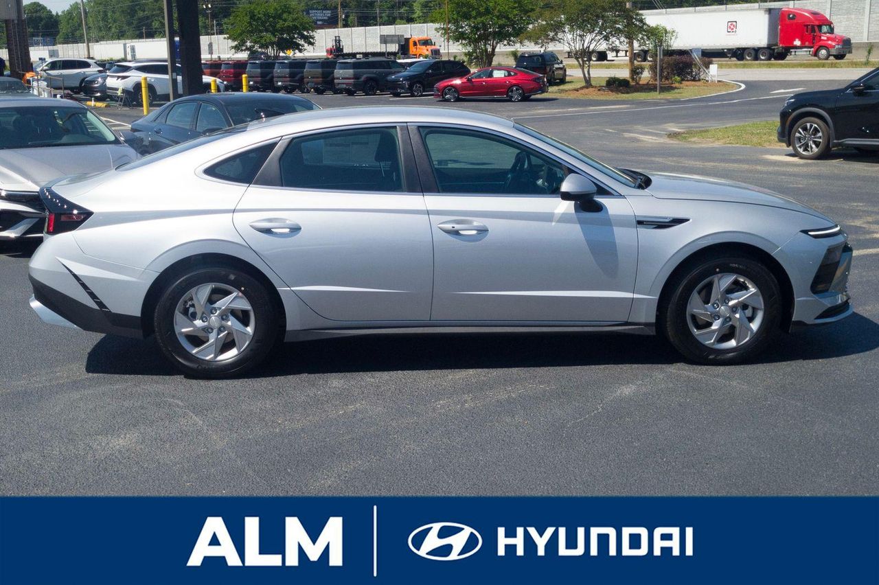 2025 Hyundai Sonata SE photo 4