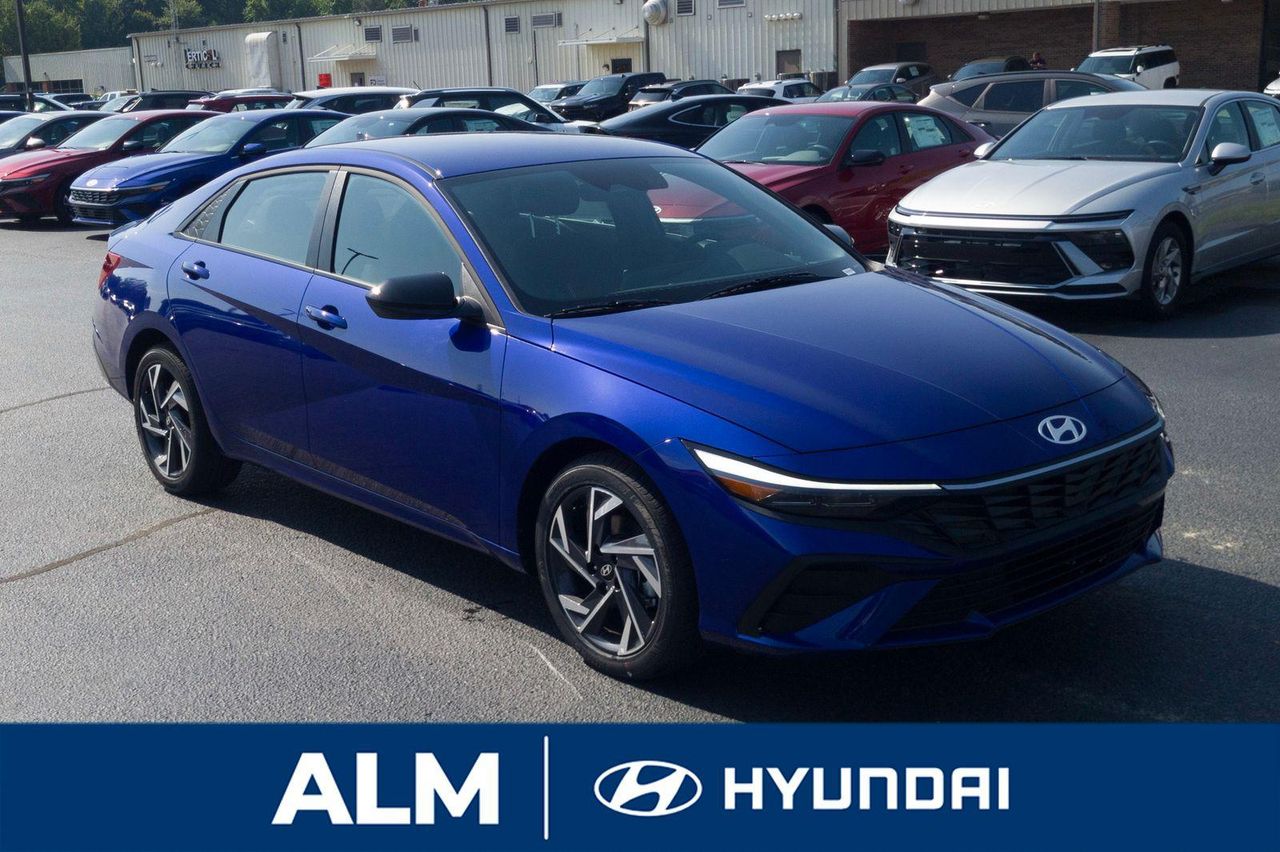 2025 Hyundai Elantra SEL Sport photo 3