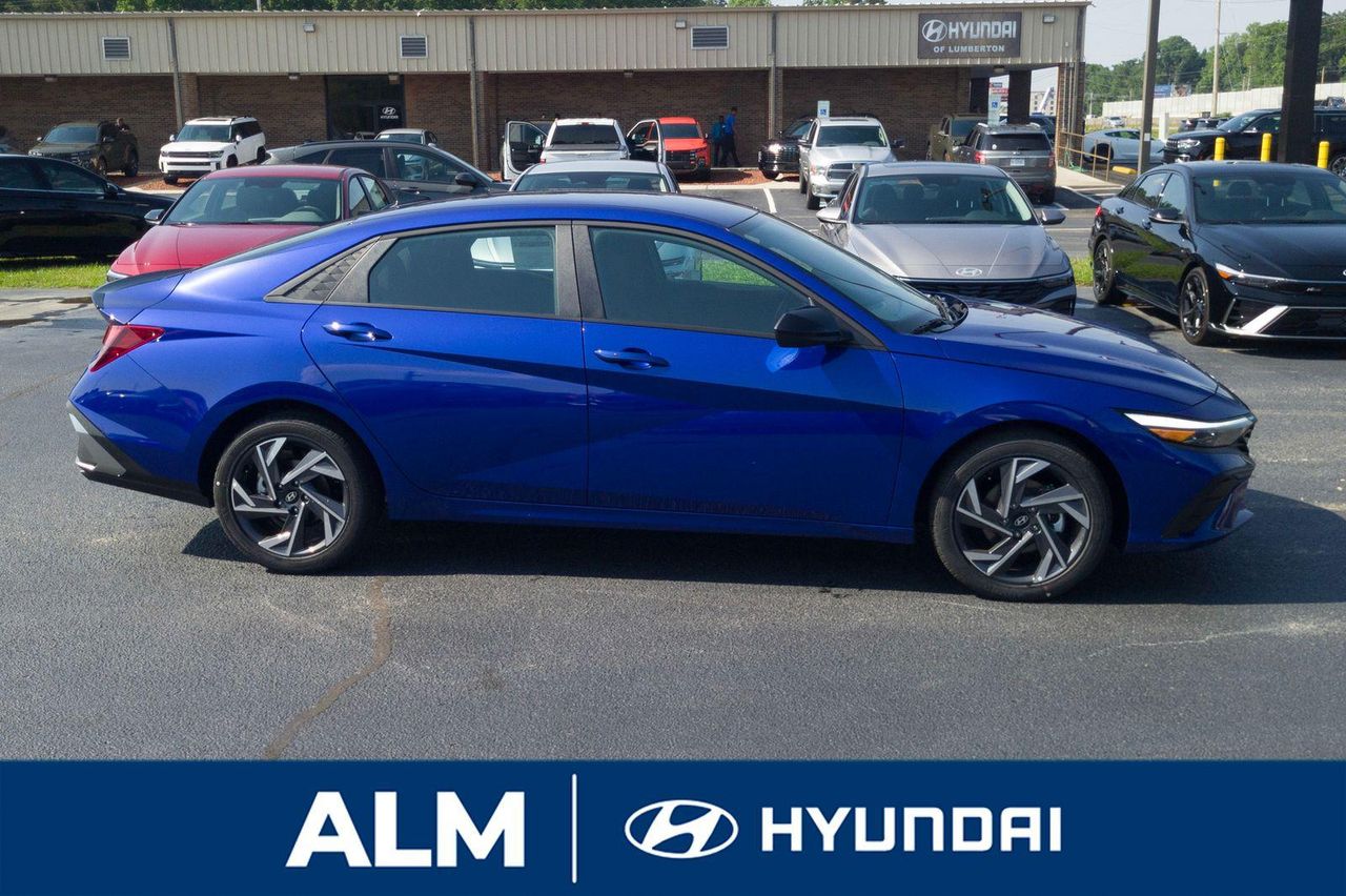 2025 Hyundai Elantra SEL Sport photo 4