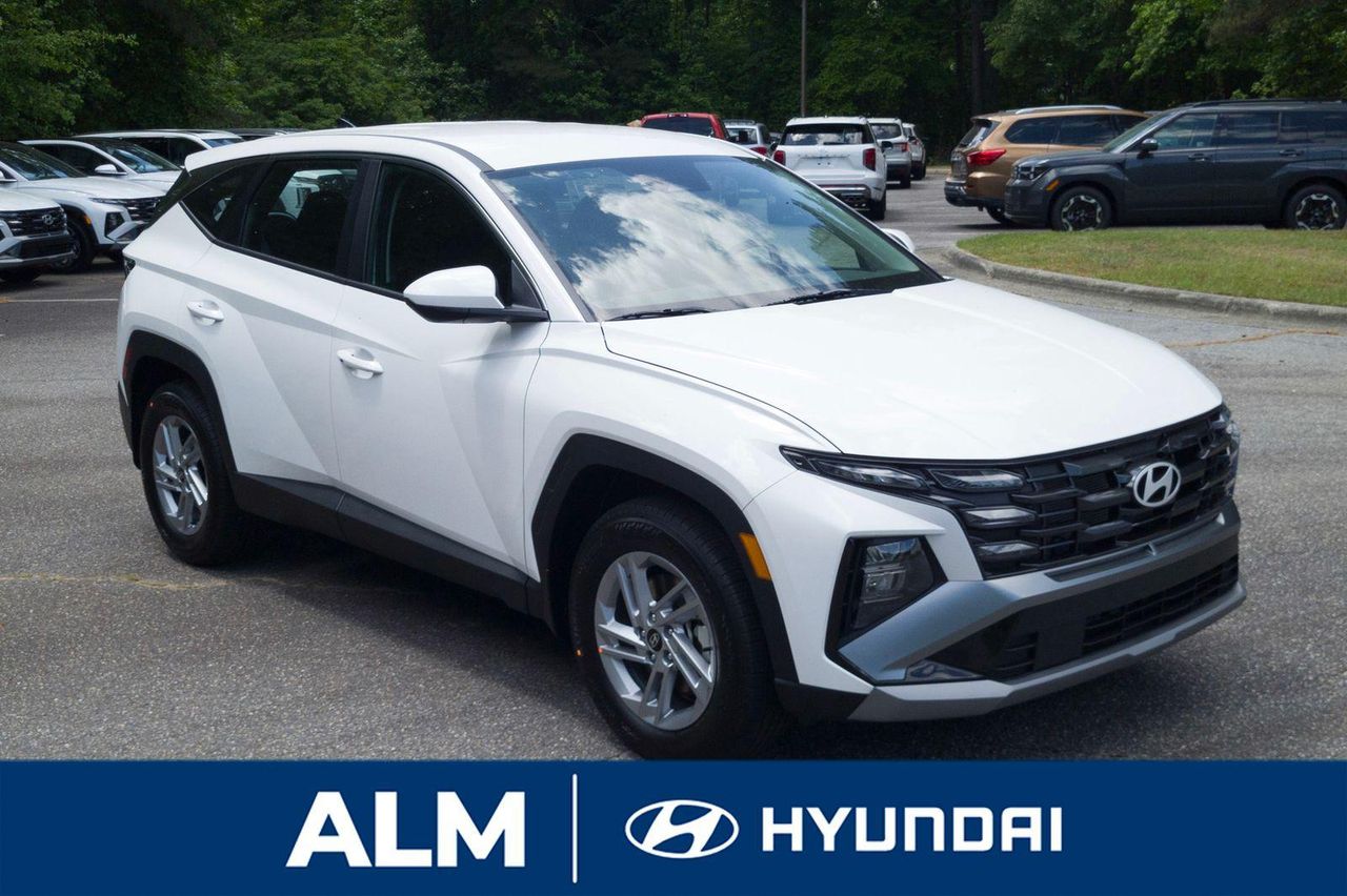 2025 Hyundai Tucson SE photo 3