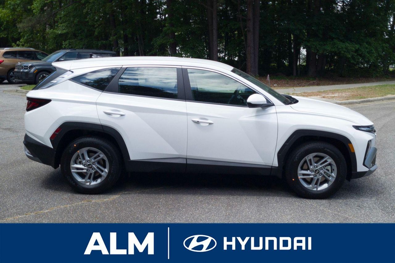 2025 Hyundai Tucson SE photo 4