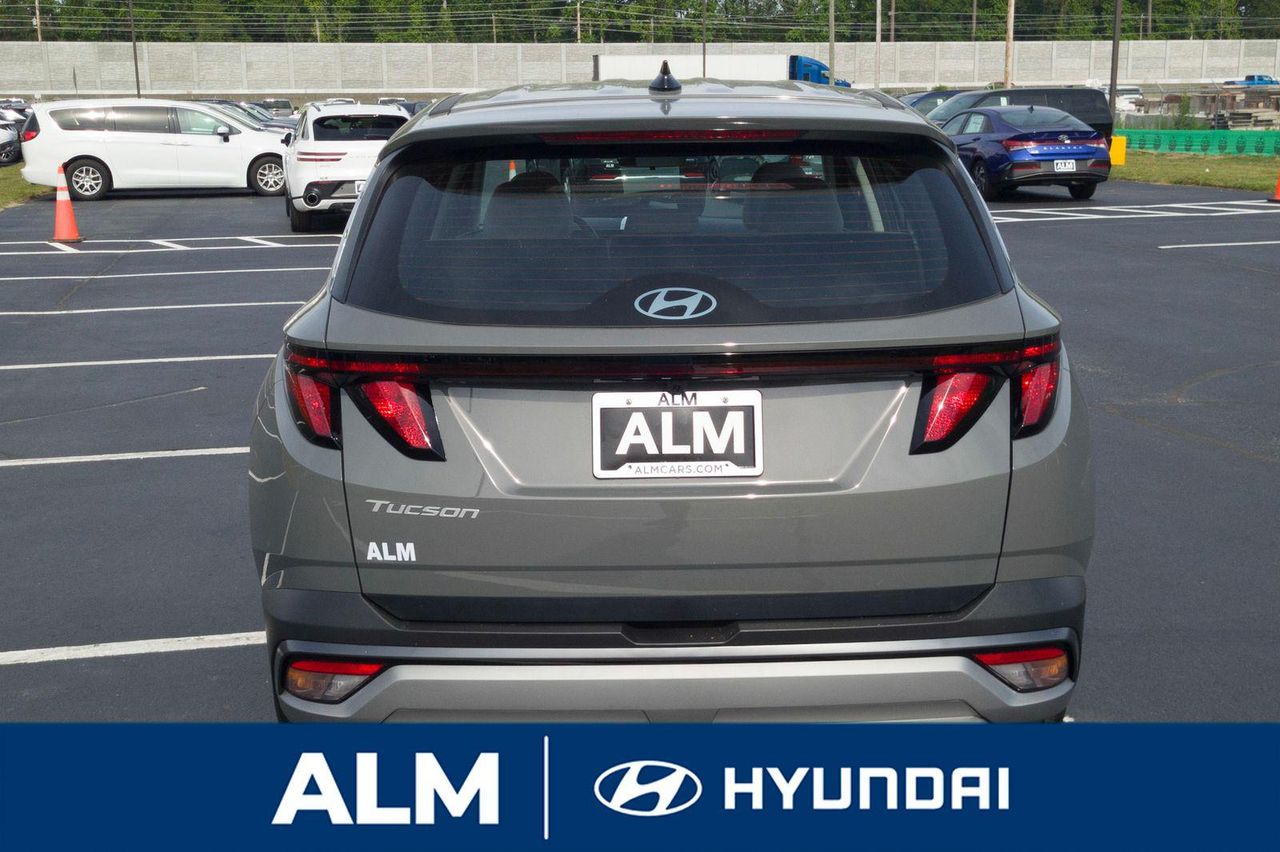 2025 Hyundai Tucson SE photo 4