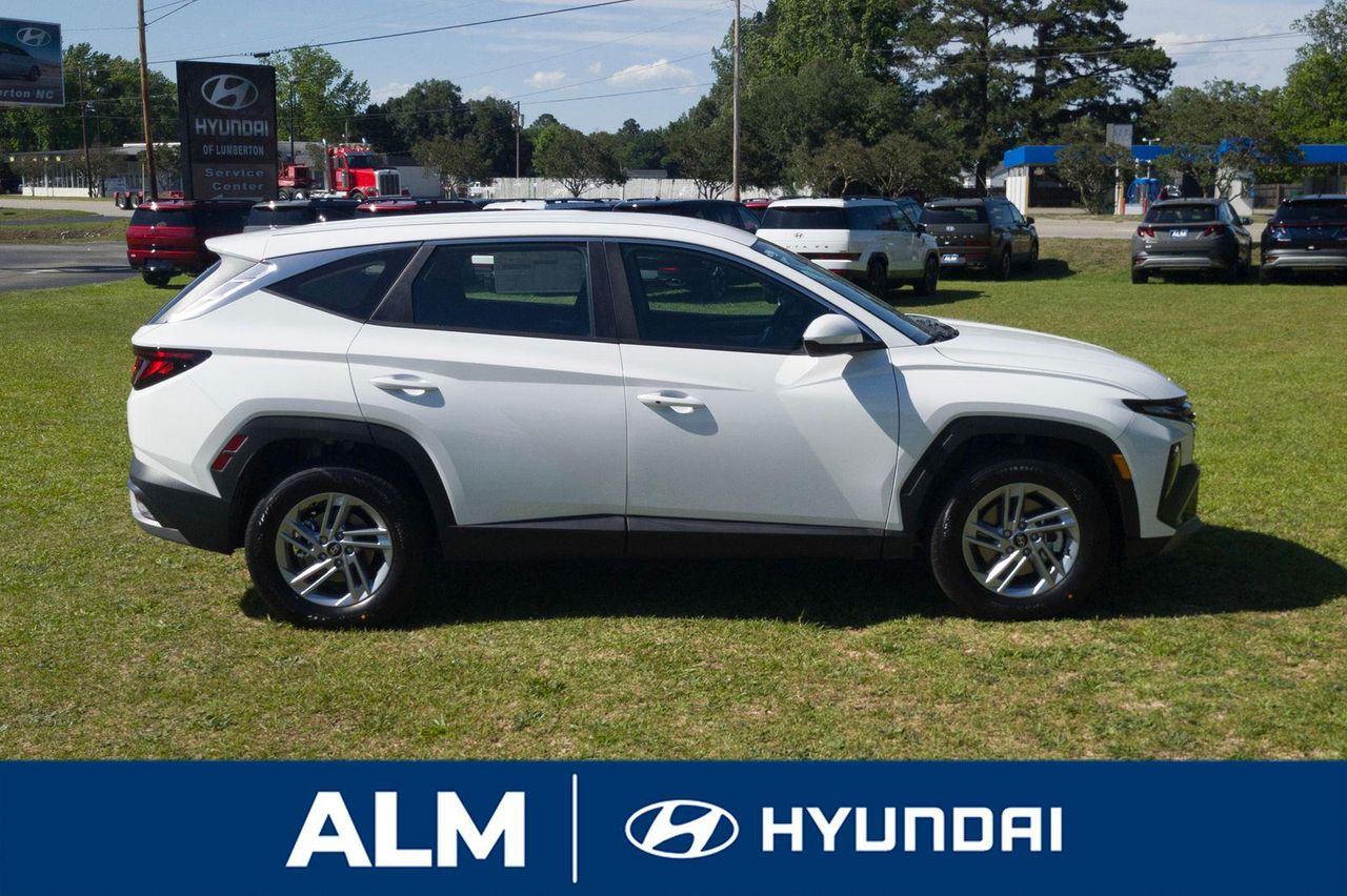 2025 Hyundai Tucson SE photo 2