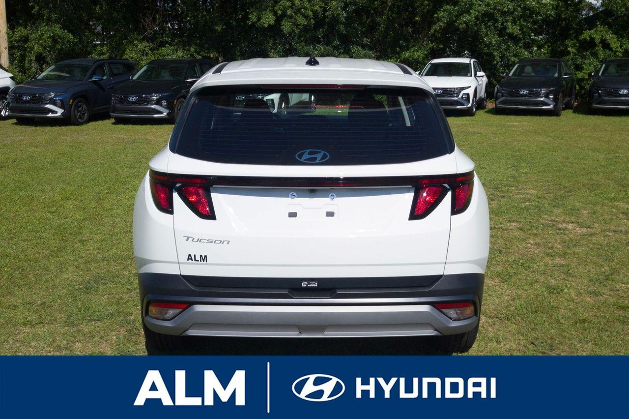2025 Hyundai Tucson SE photo 4
