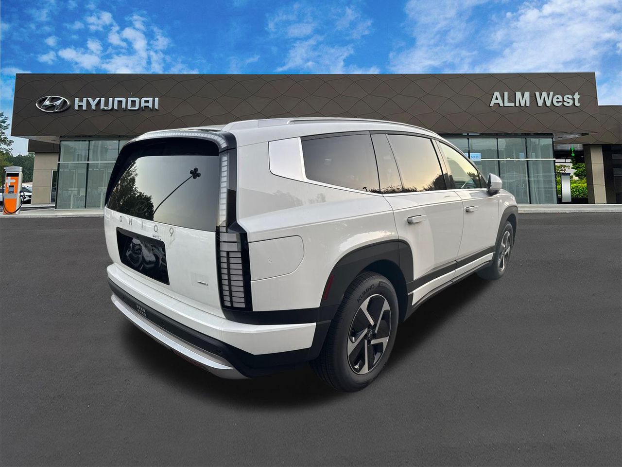 New 2026 Snow White Pearl HYUNDAI SE image 6