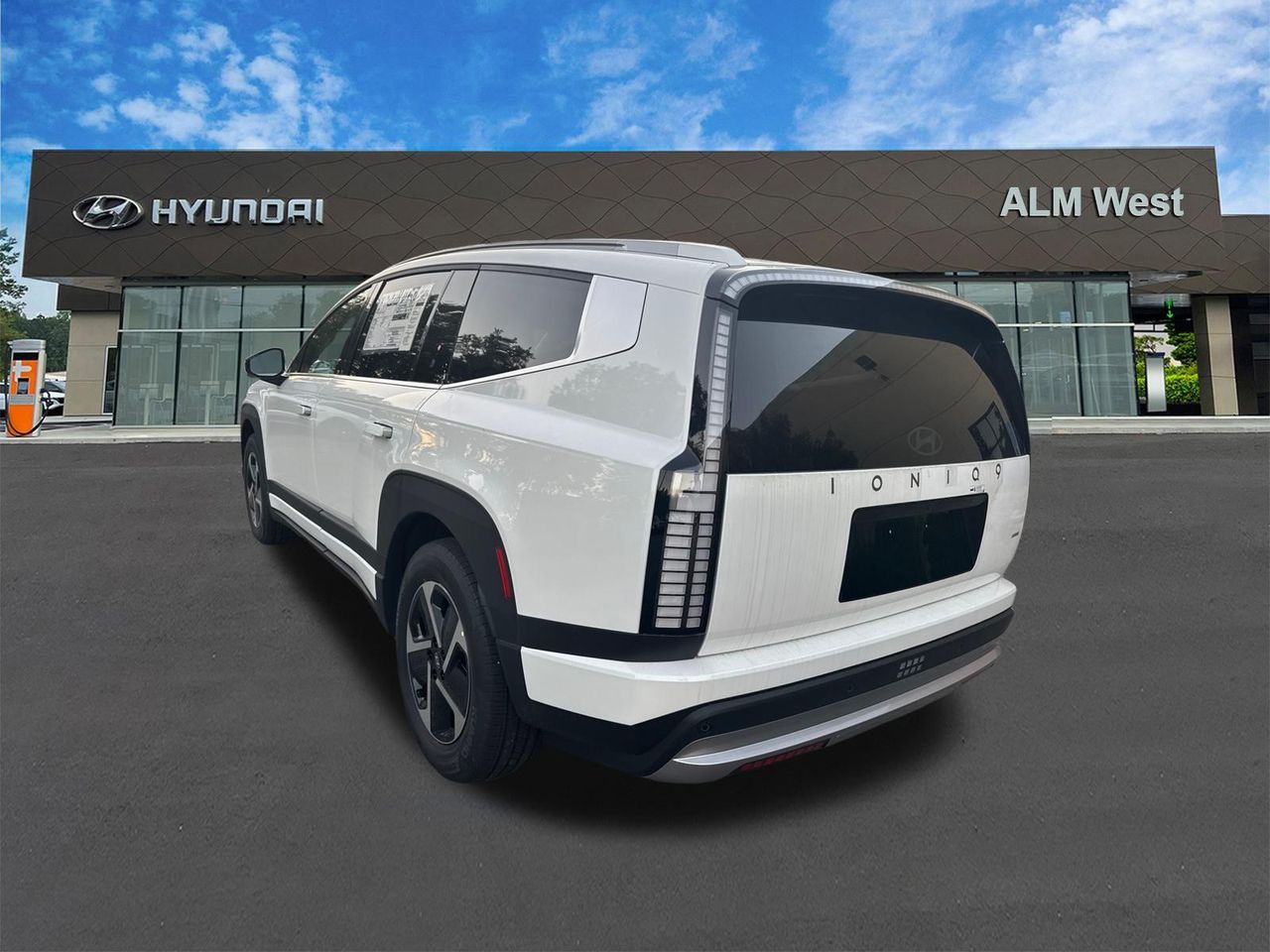 New 2026 Snow White Pearl HYUNDAI SE image 8