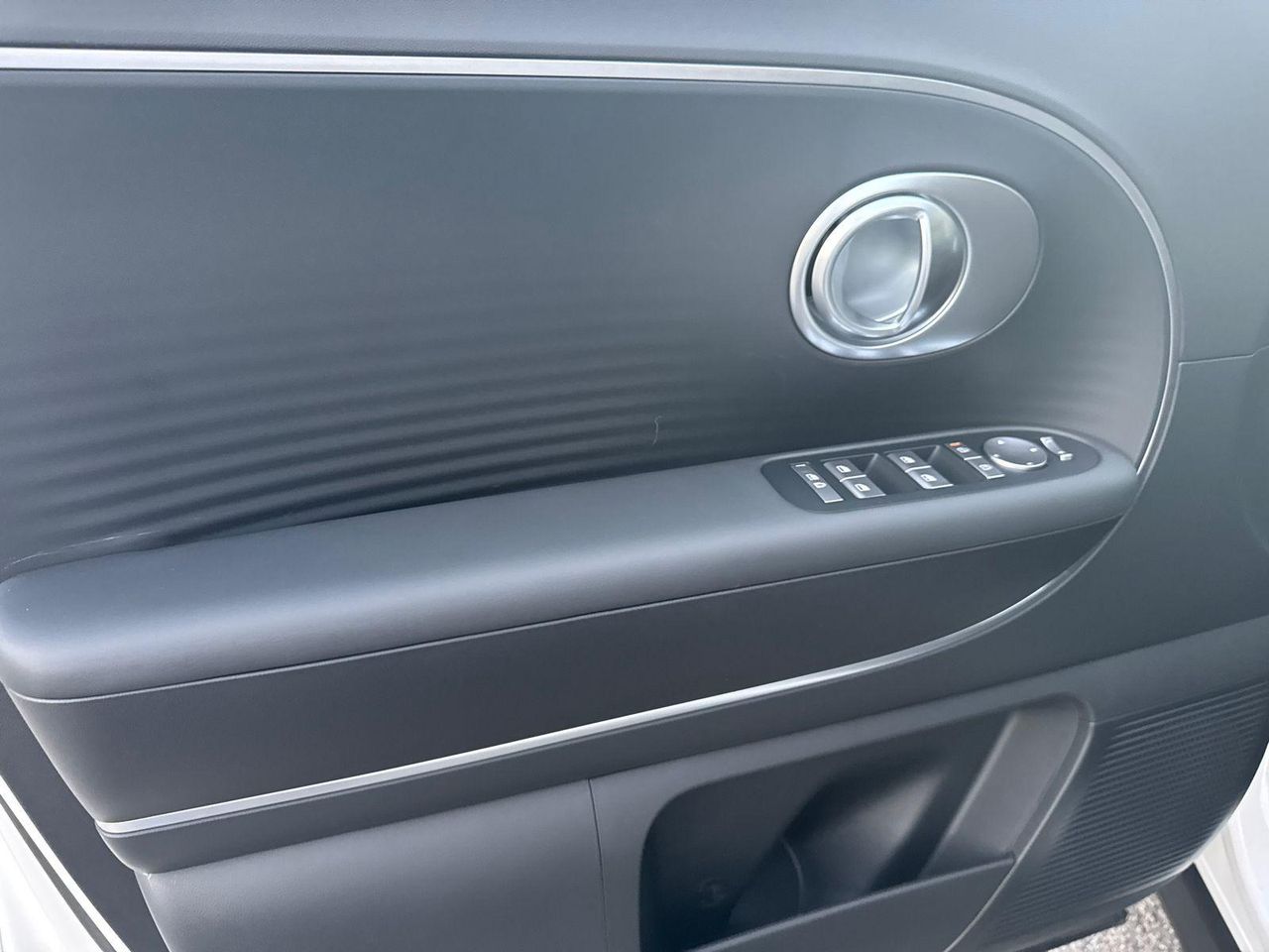 New 2026 Snow White Pearl HYUNDAI SE image 11