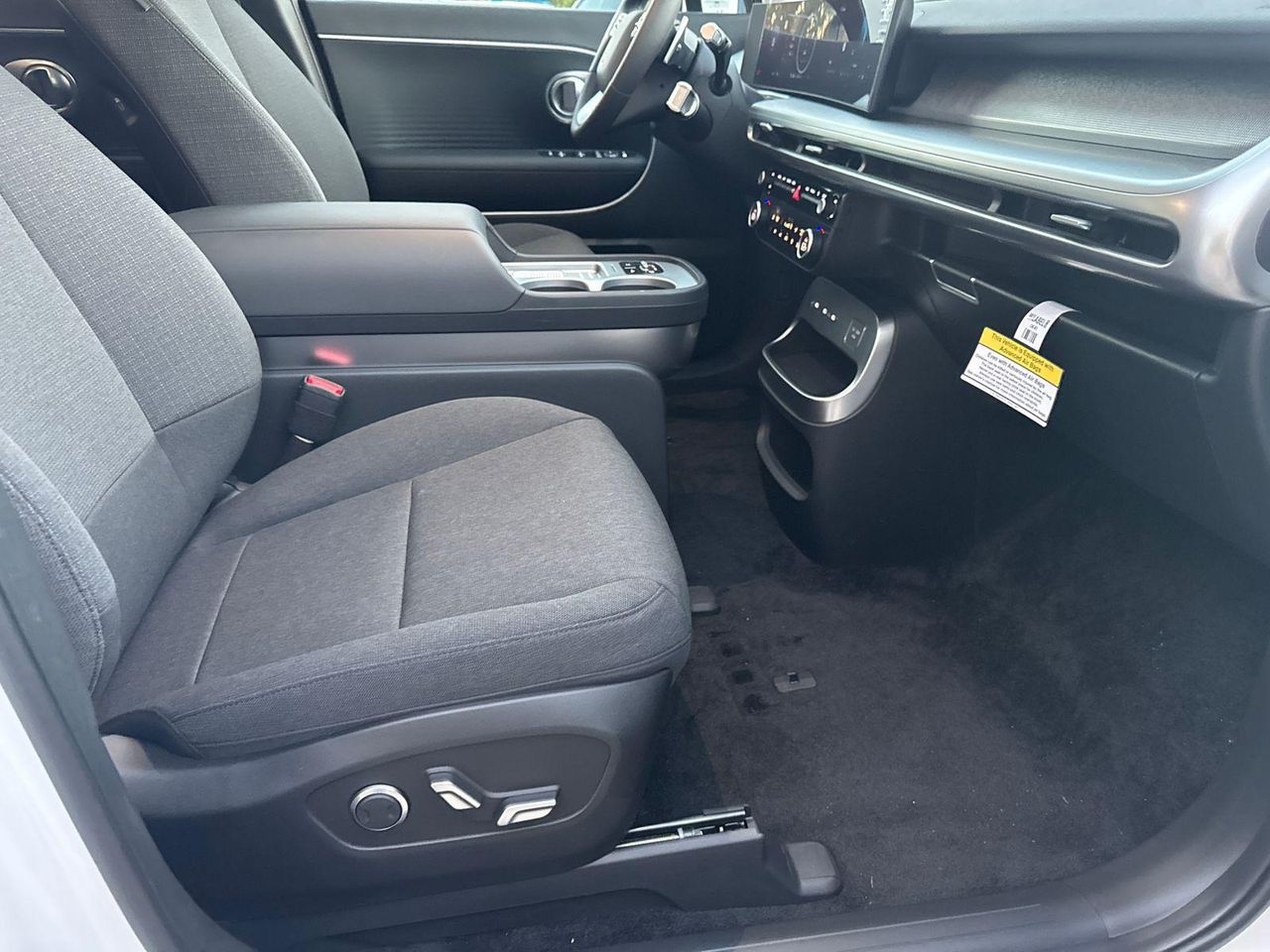 New 2026 Snow White Pearl HYUNDAI SE image 14