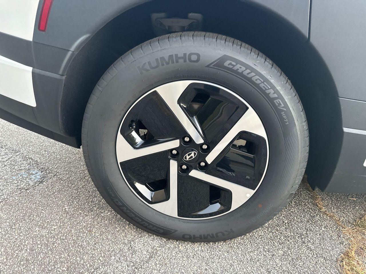New 2026 Snow White Pearl HYUNDAI SE image 18
