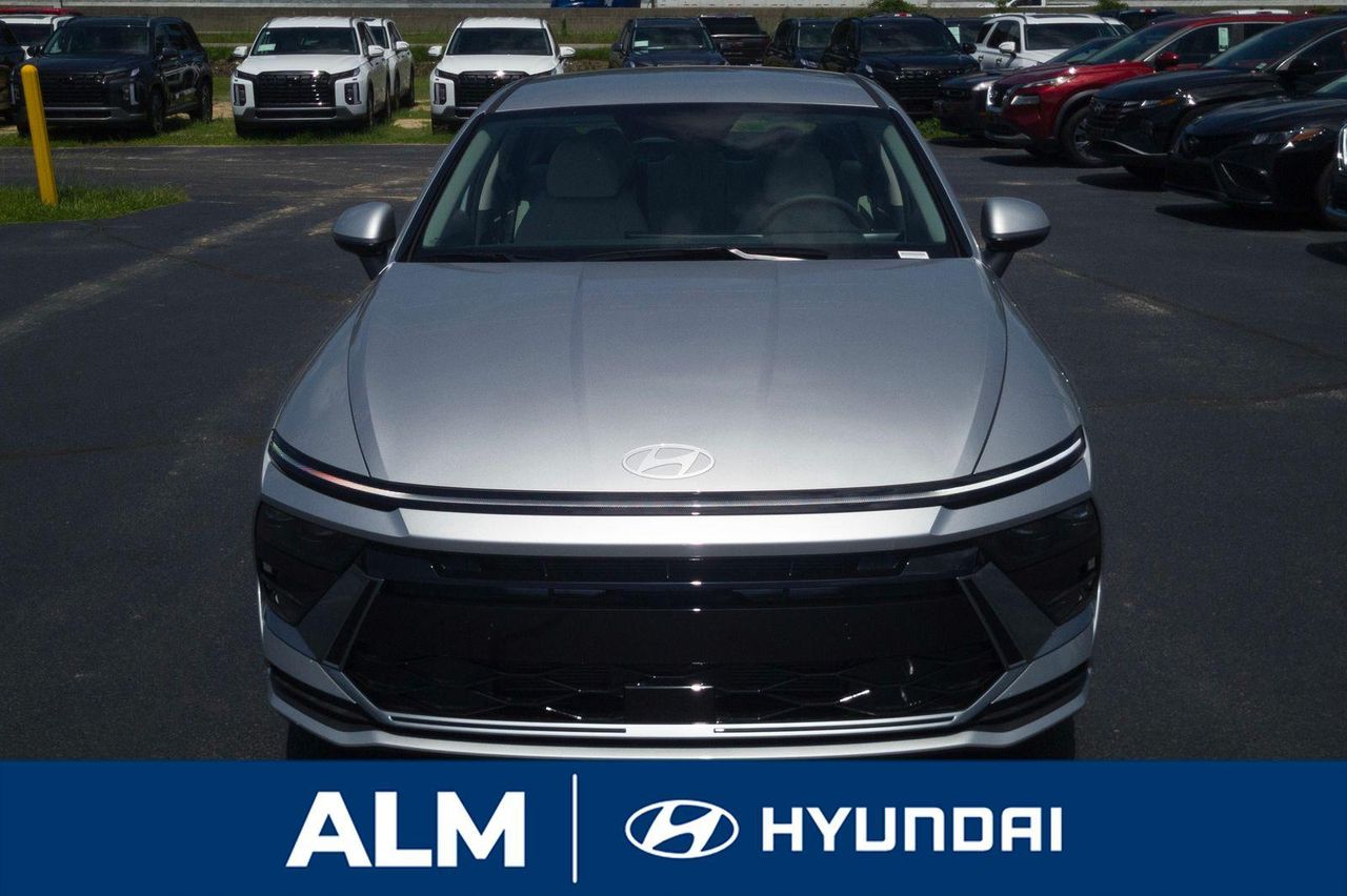 2025 Hyundai Sonata SE photo 2