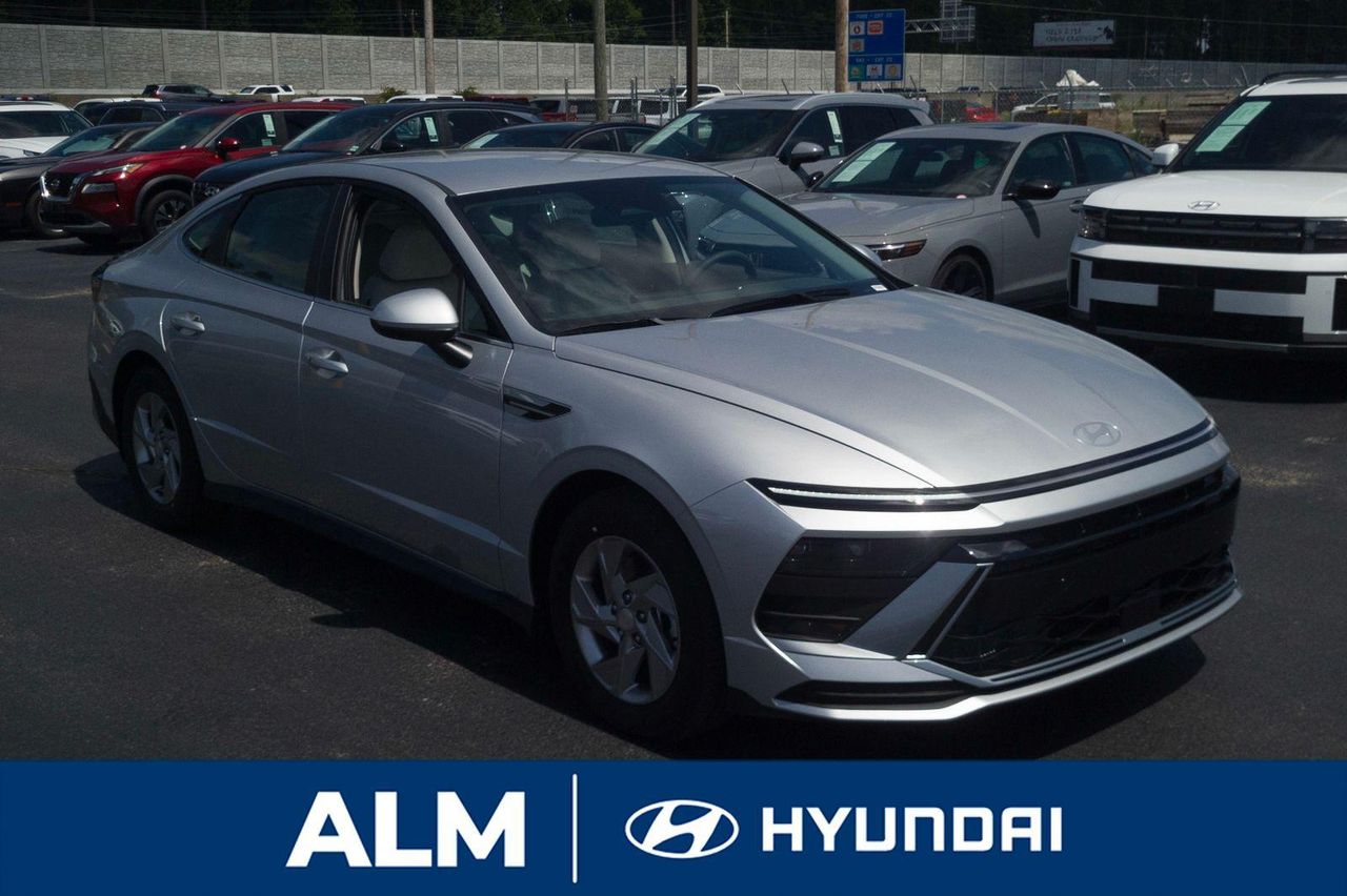 2025 Hyundai Sonata SE photo 3