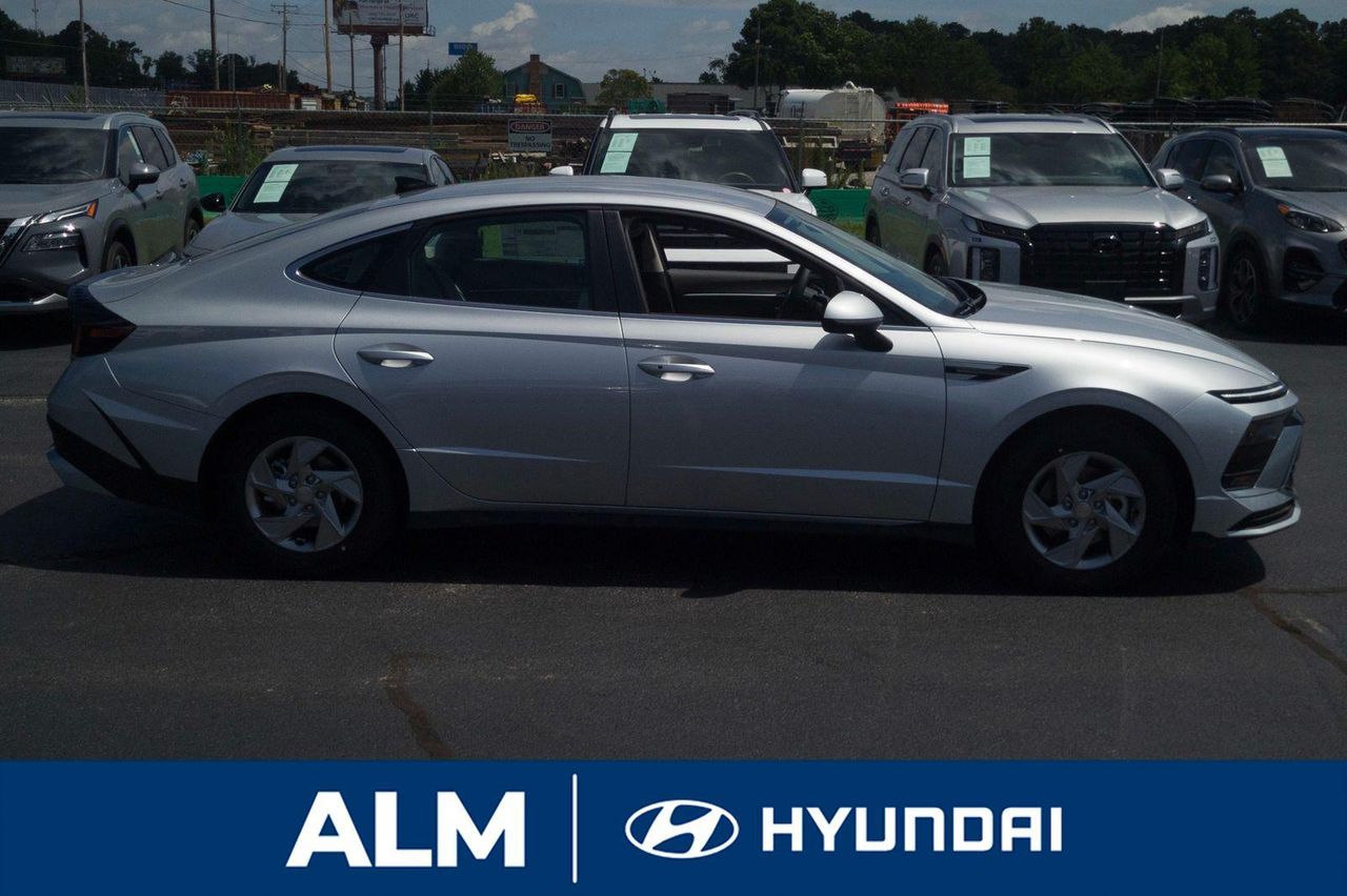 2025 Hyundai Sonata SE photo 4