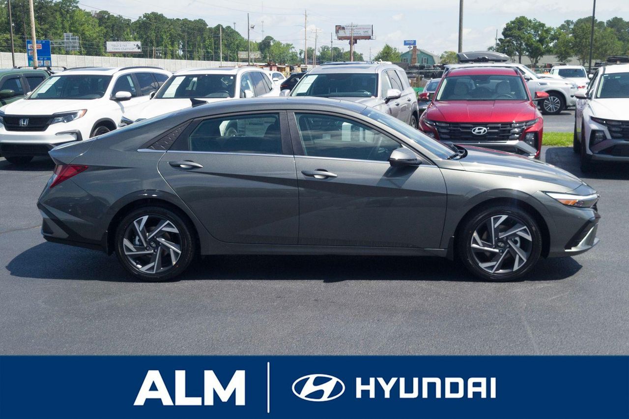 2025 Hyundai Elantra Hybrid Limited photo 4