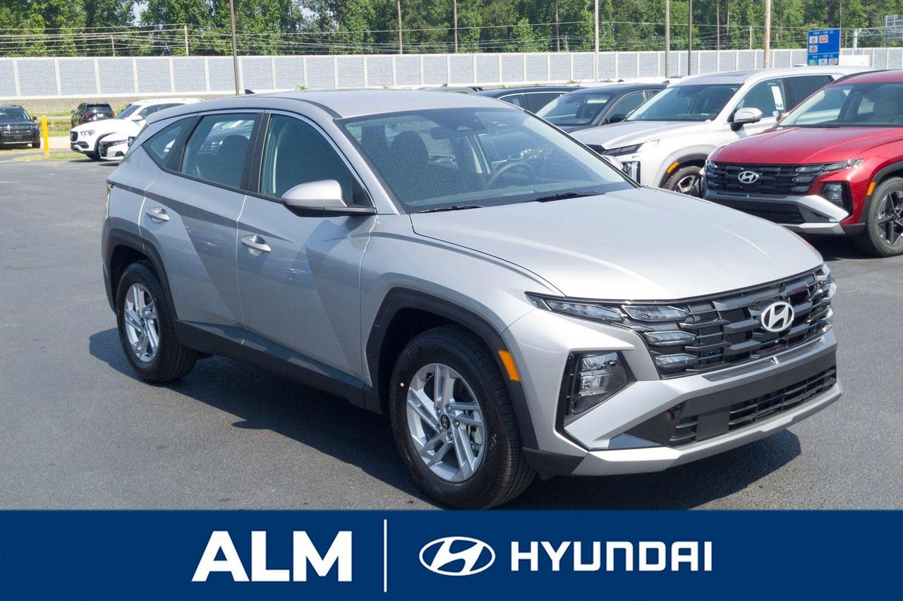 2025 Hyundai Tucson SE photo 3