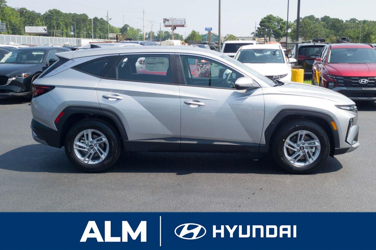 2025 Hyundai Tucson SE photo 4