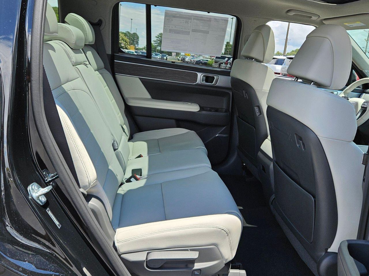 2025 Hyundai Santa Fe Limited - Photo 14