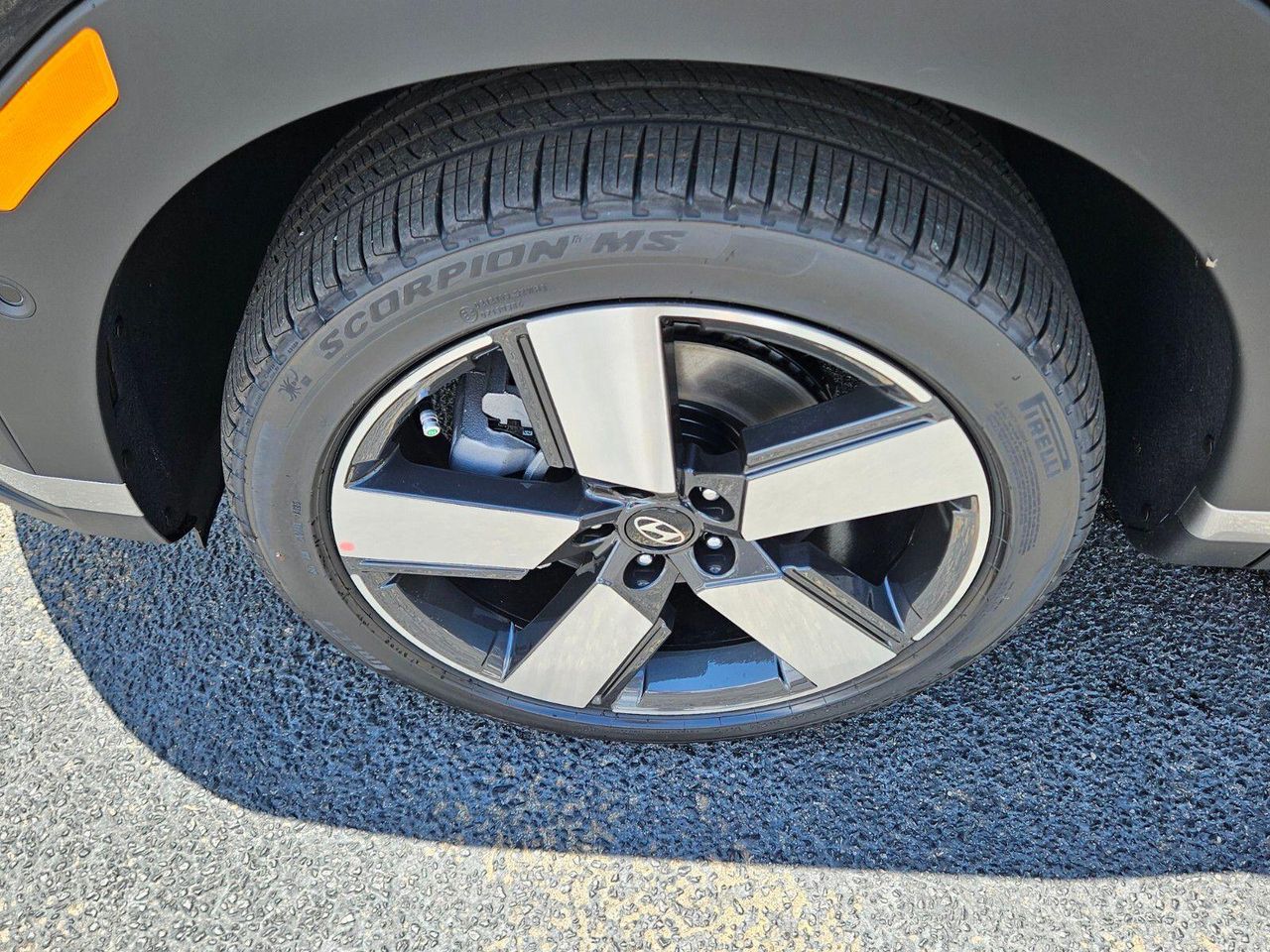 2025 Hyundai Santa Fe Limited - Photo 16