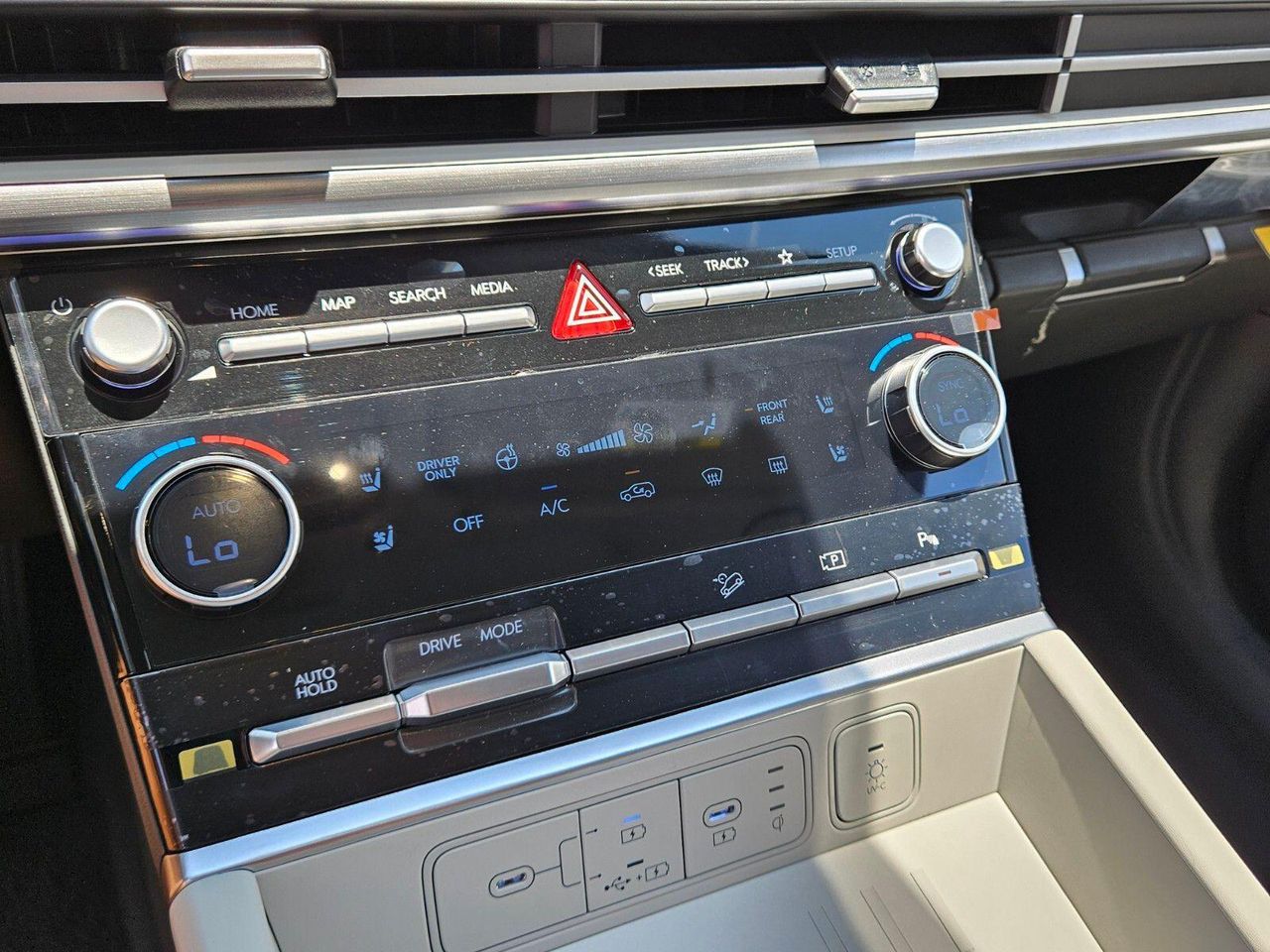 2025 Hyundai Santa Fe Limited - Photo 21