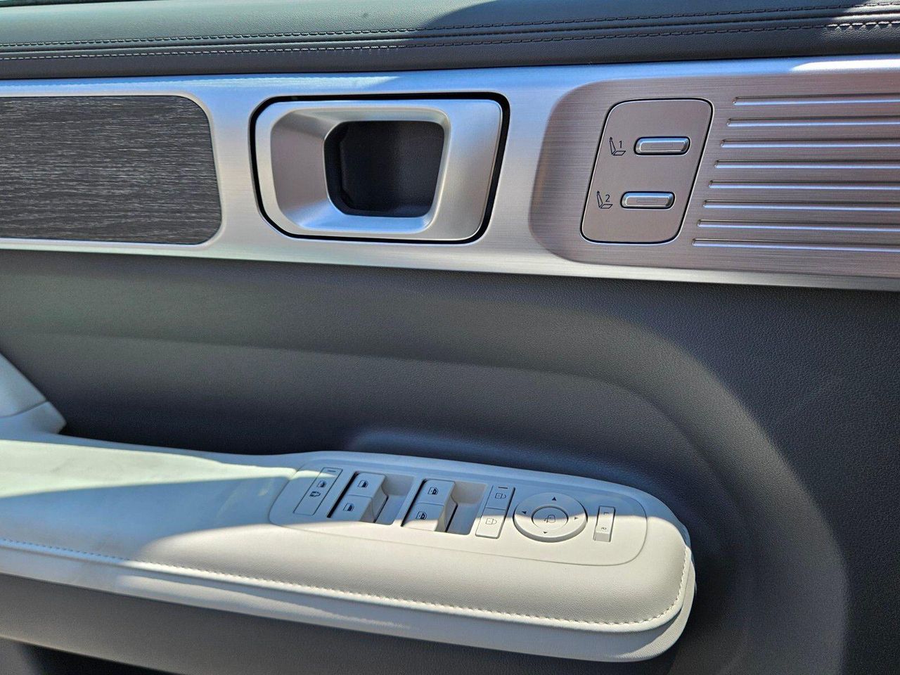 2025 Hyundai Santa Fe Limited - Photo 27