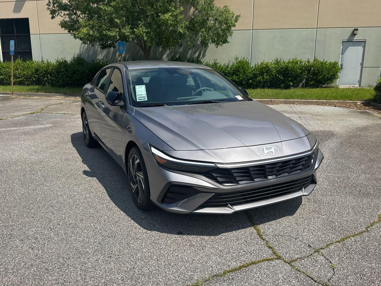 2025 Hyundai Elantra SEL Sport photo 3