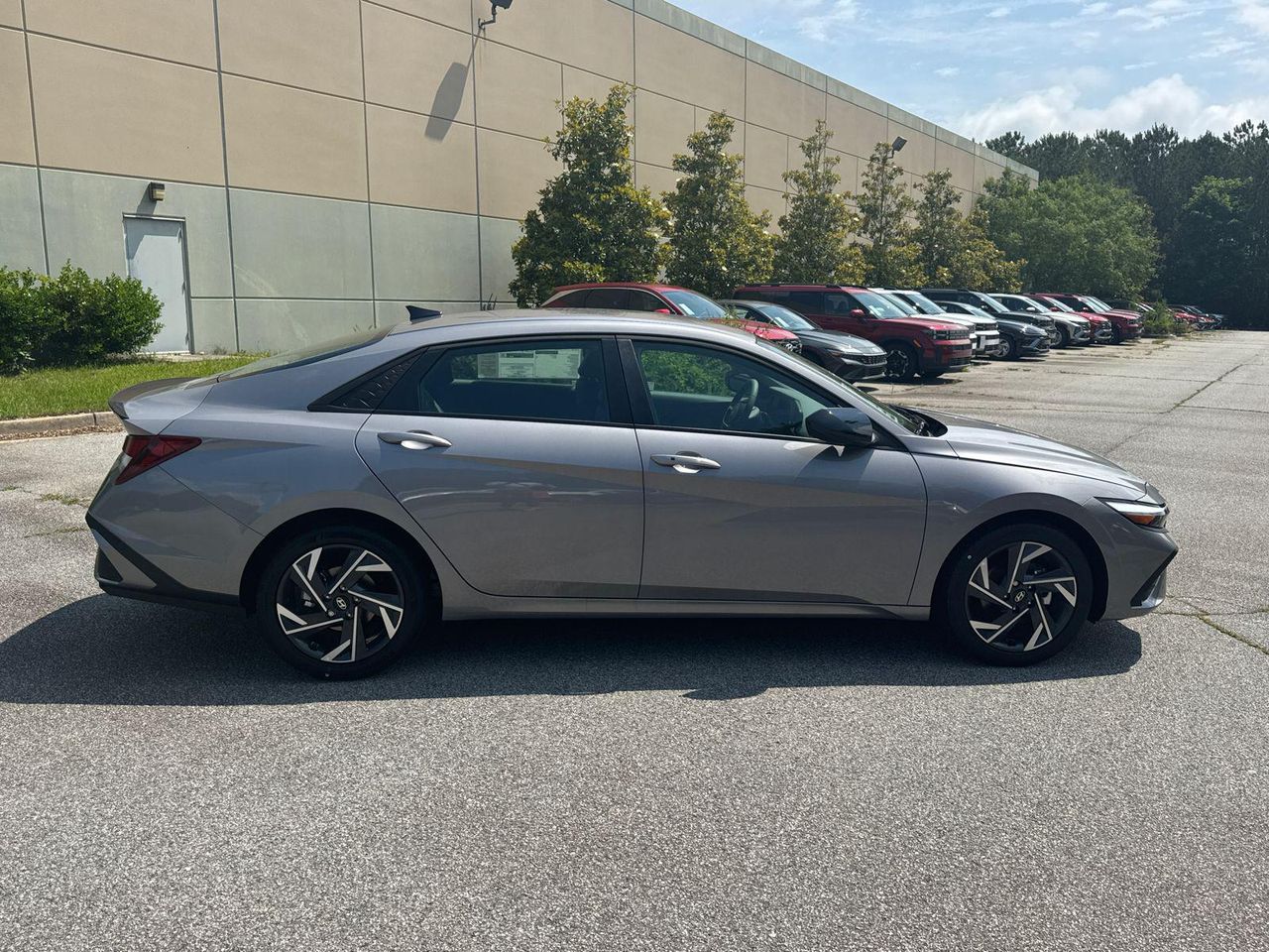 2025 Hyundai Elantra SEL Sport photo 4