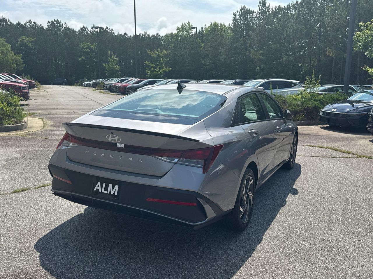 2025 Hyundai Elantra SEL Sport photo 5