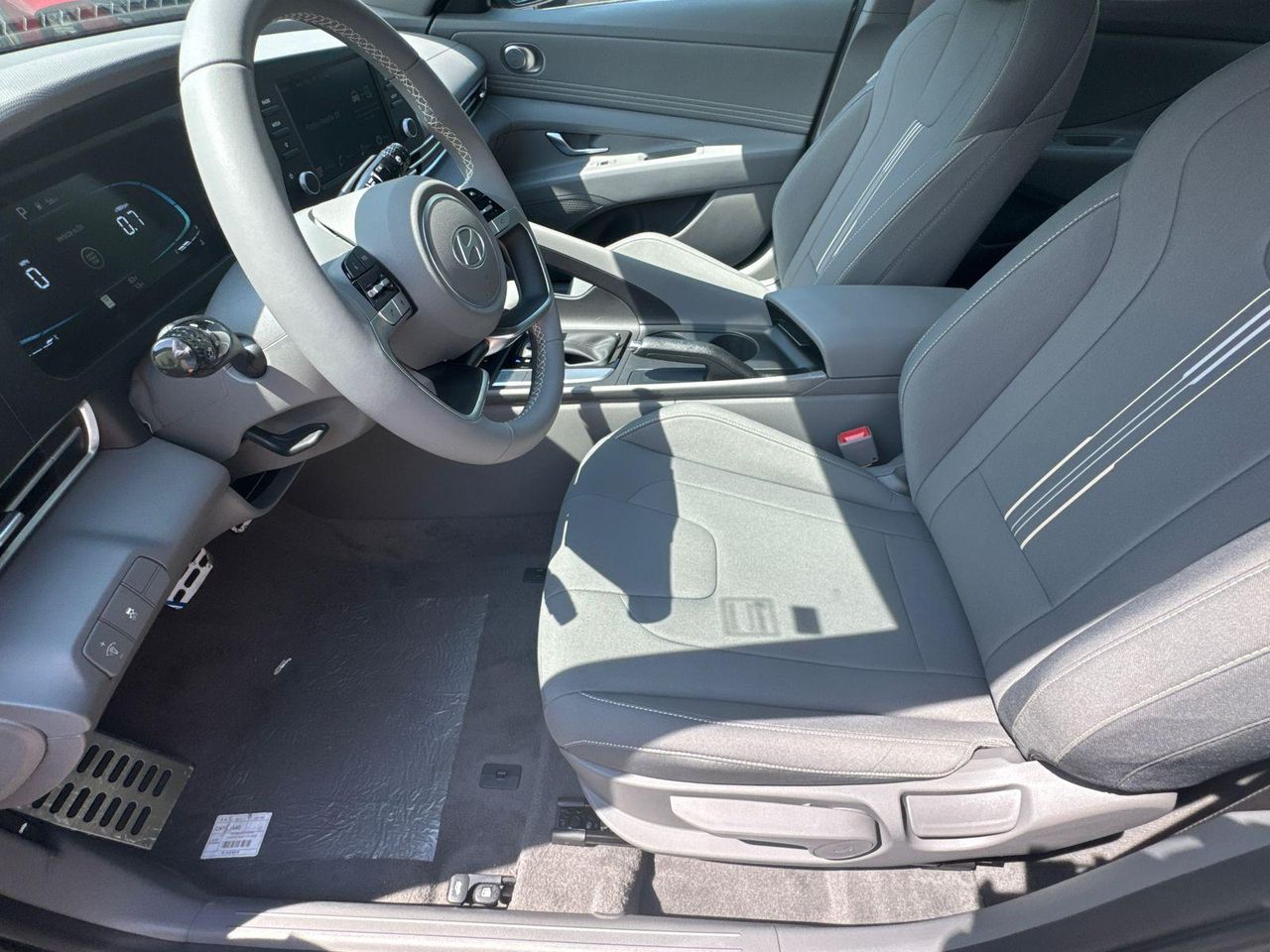 2025 Hyundai Elantra SEL Sport photo 9