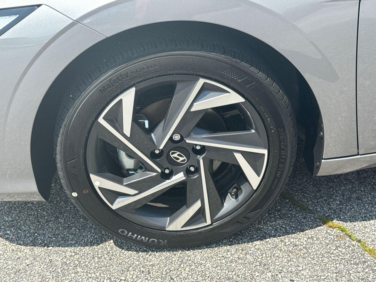 2025 Hyundai Elantra SEL Sport photo 10